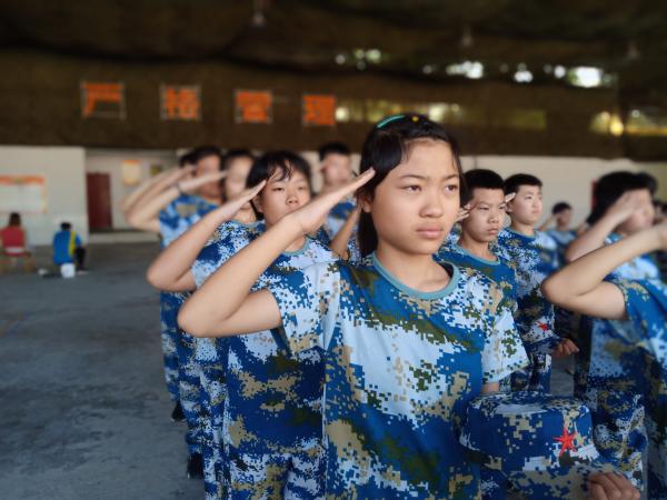 1.军事特训  